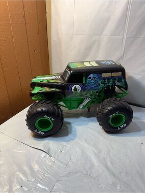Monster Jam Official Grave Digger RC Monster Truck (untested)
